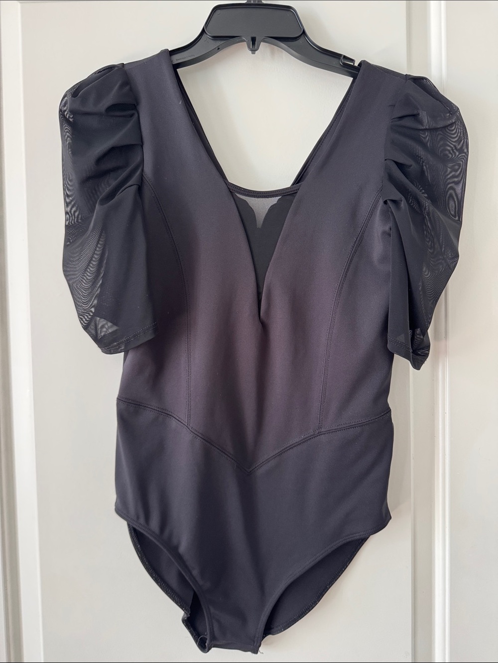 Tiger Friday Women's Black V-Neck Puff Sleeve leotard AL